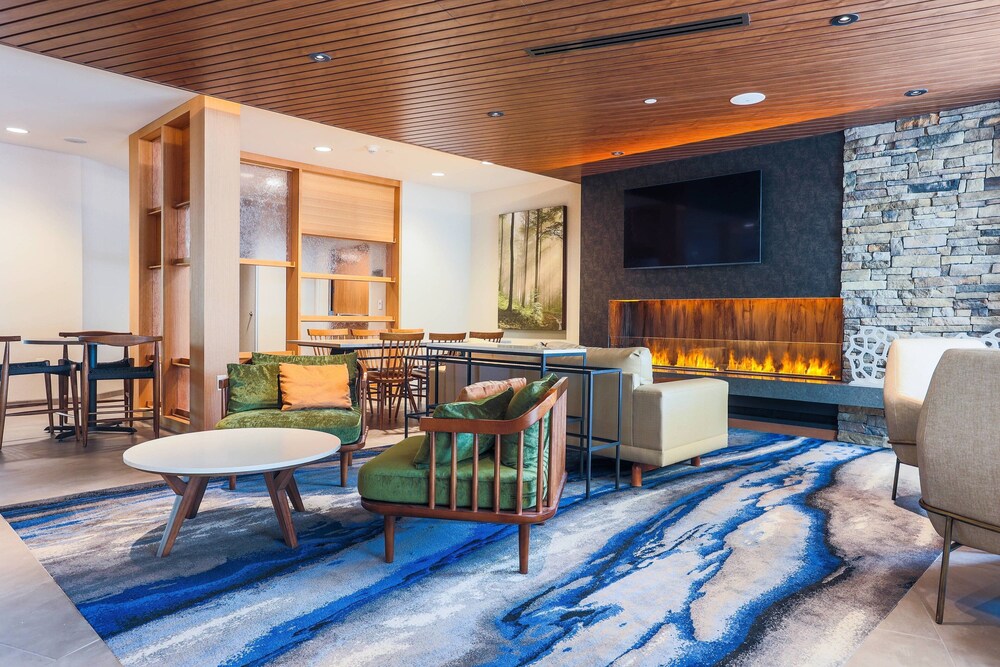 Fairfield Inn & Suites by Marriott Marquette 29/37