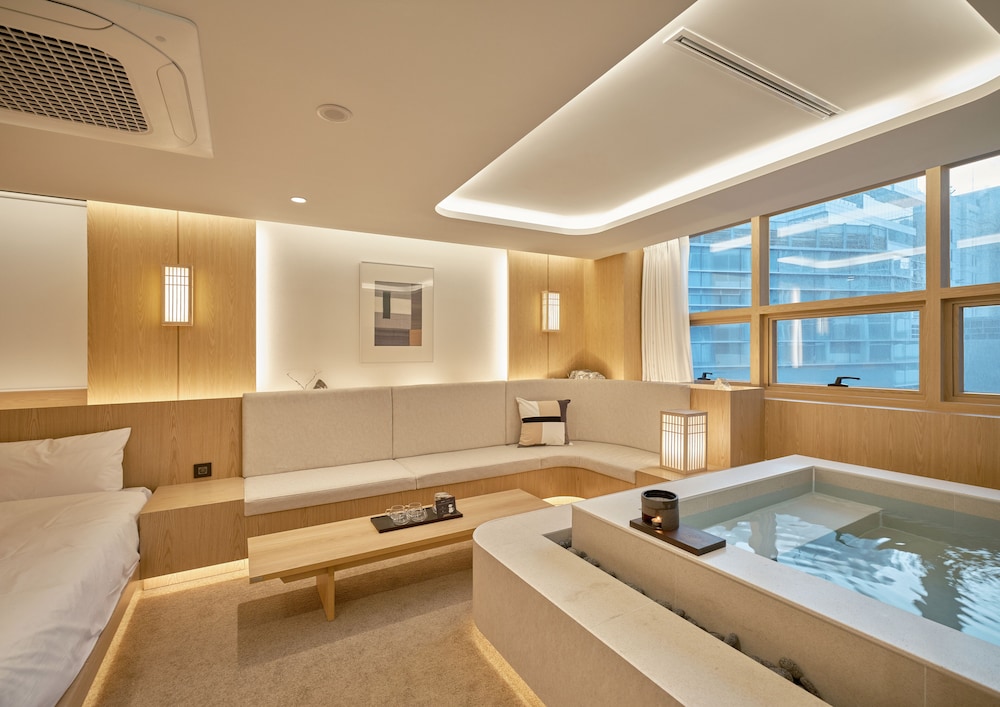 UH Suite The Coex 30/50