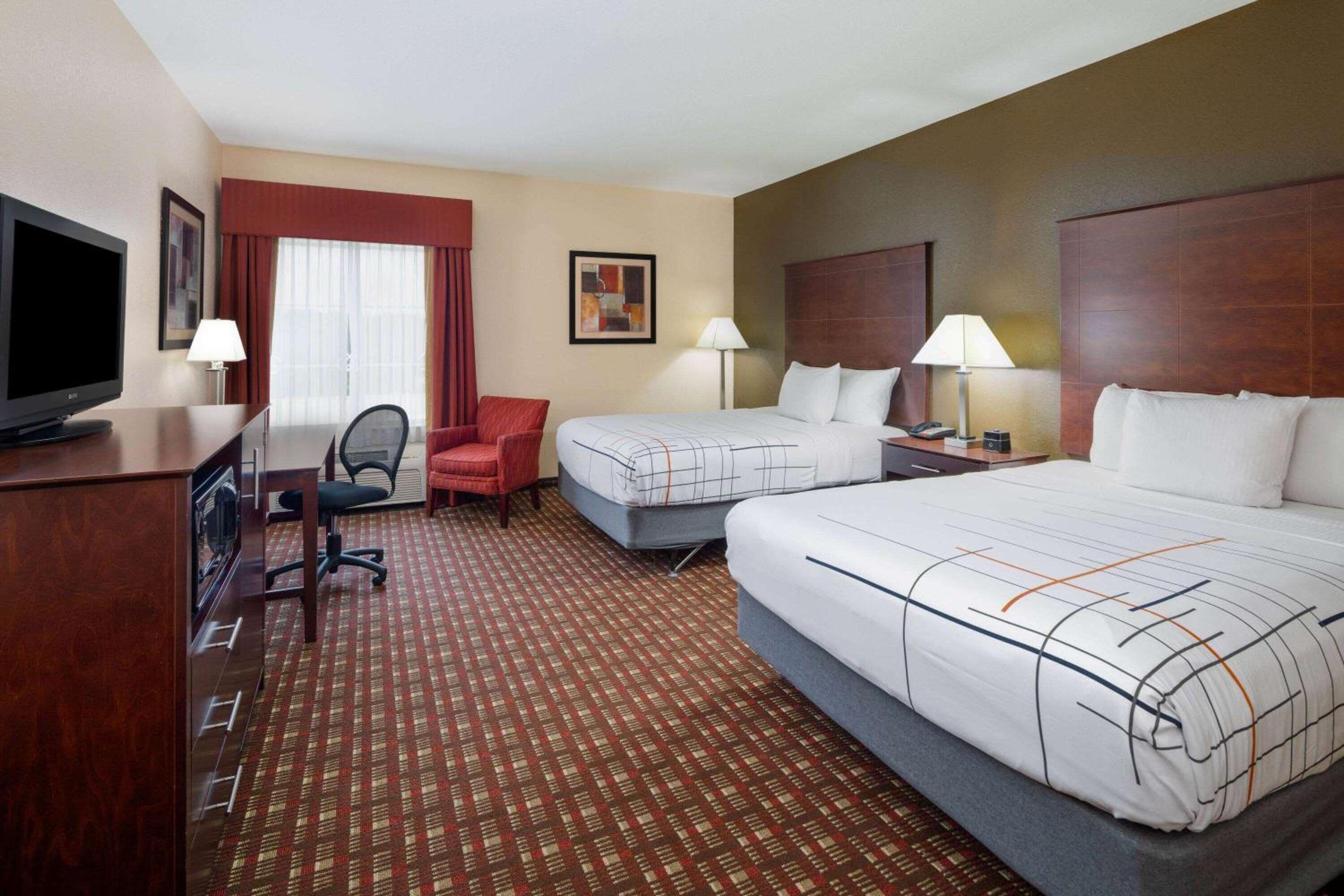 Room, 2 Queen Beds, Bathtub, Accessible