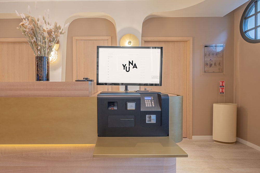 Yuna Porte Maillot - ApartHotel 40/50