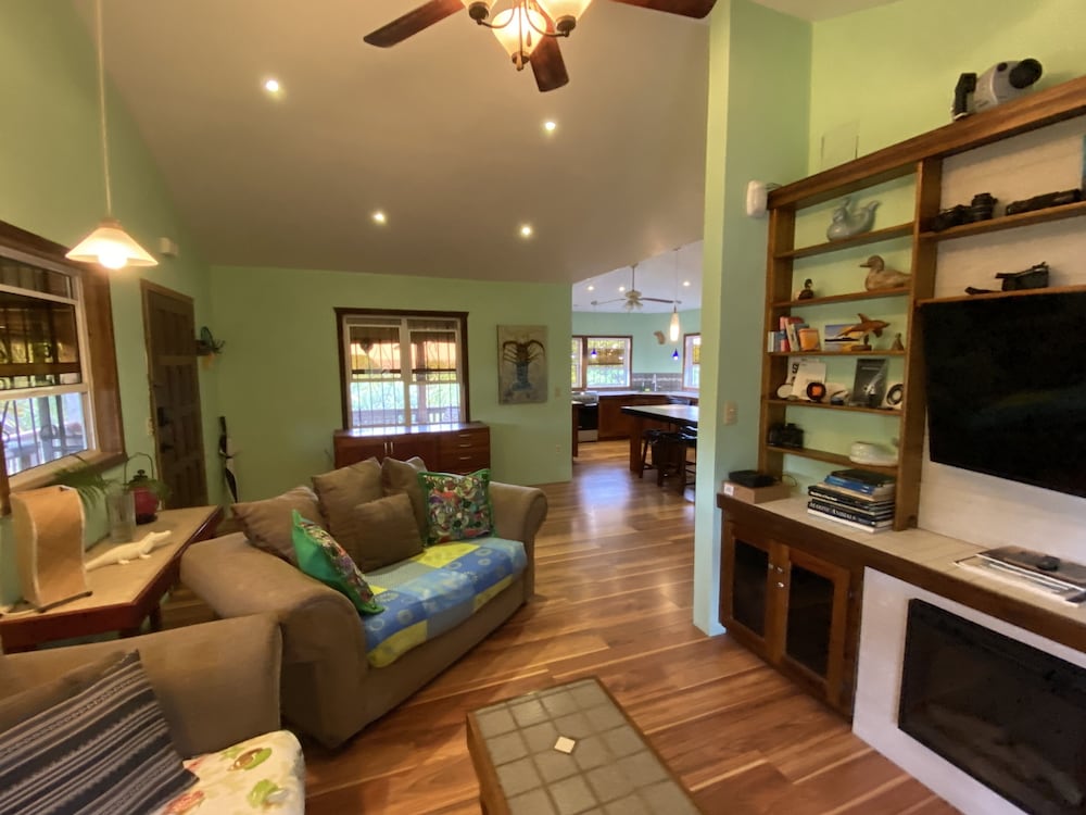 Mariposa Lodge 36/74