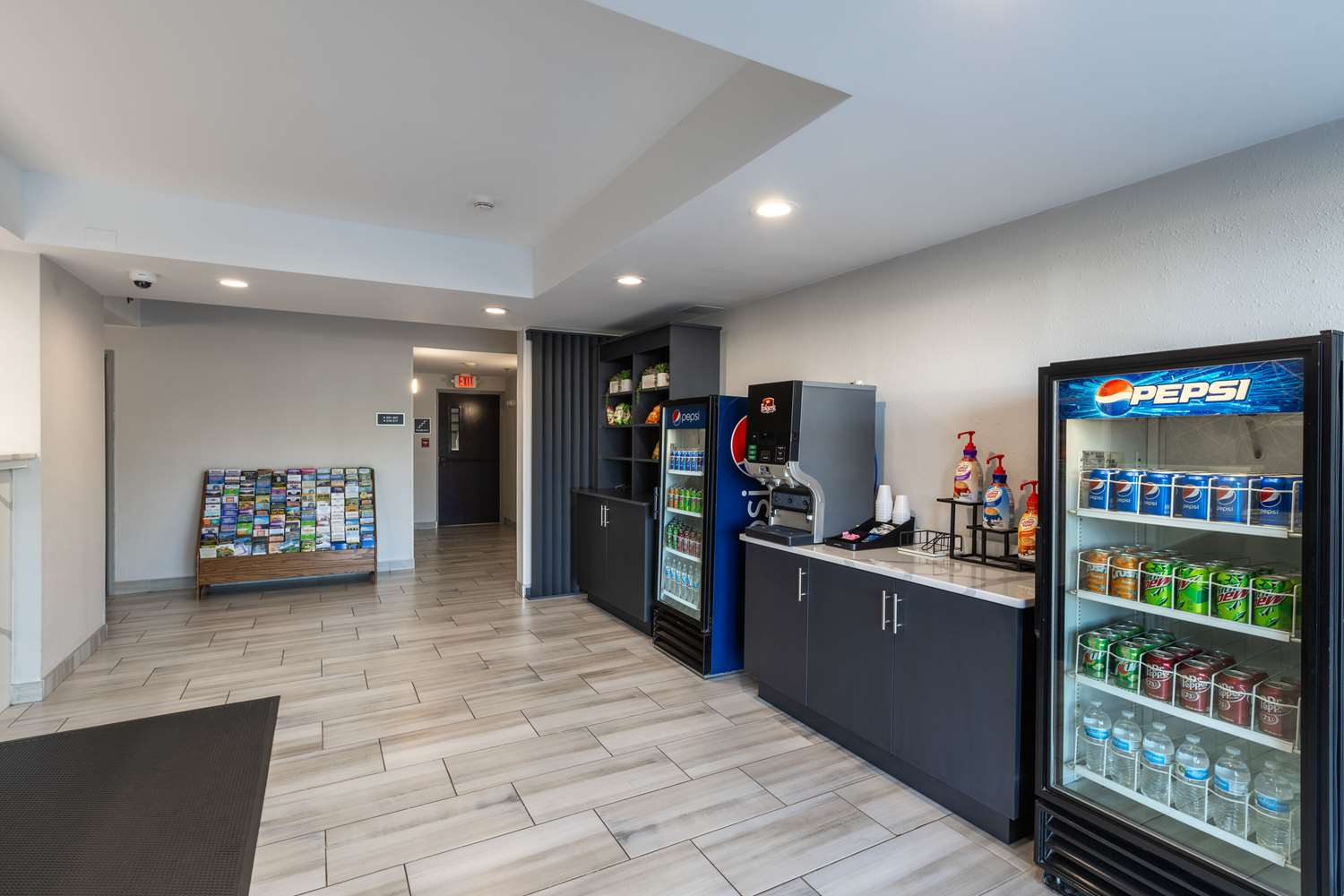 Rodeway Inn & Suites Near Outlet Mall - Asheville 8/30