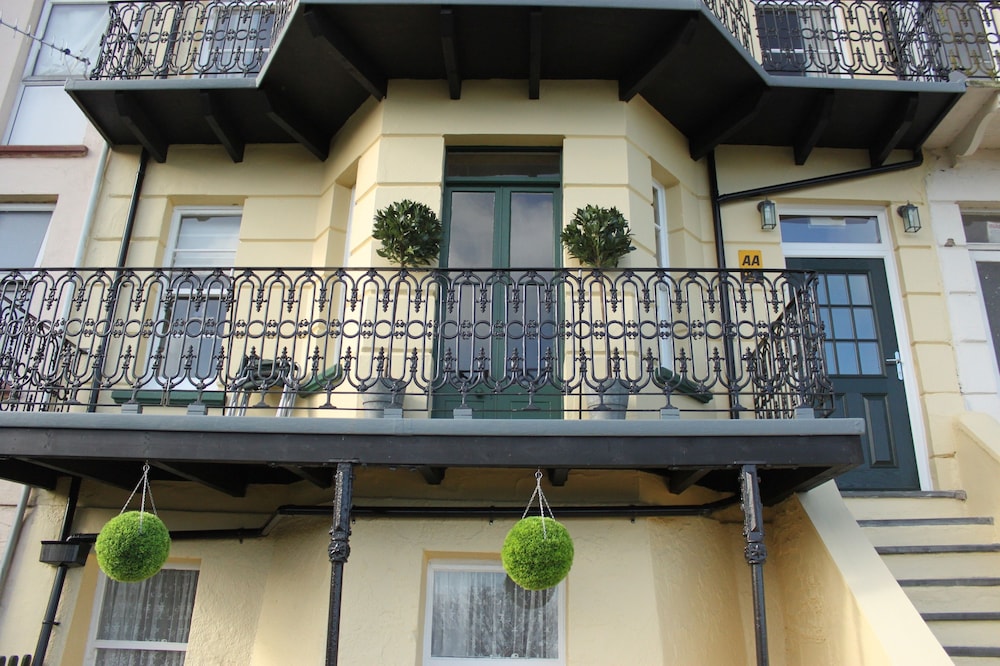 The Collingdale Guest House 2/50