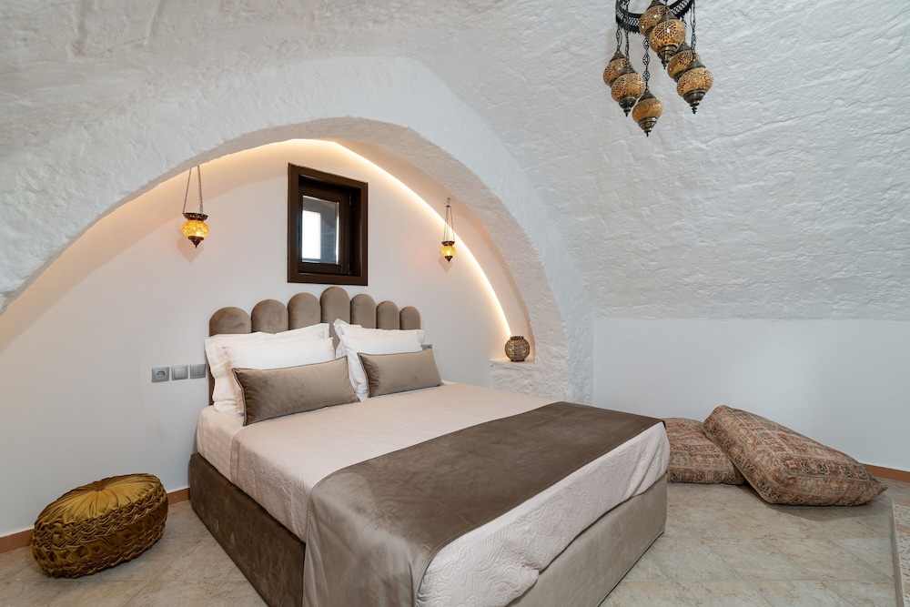 April Luxury Suites 14/50