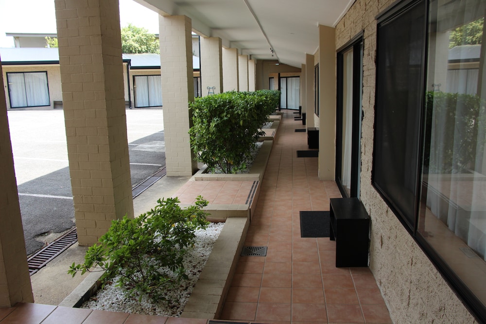 PIONEER WAY MOTEL 49/55