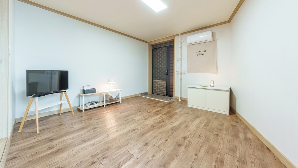 Sokcho Tteurak Pension 35/50