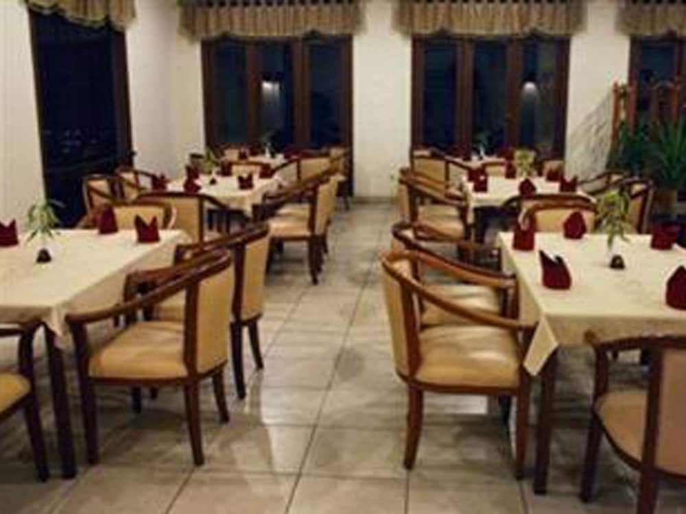 D Emmerick Salib Putih Hotel Salatiga 26/48