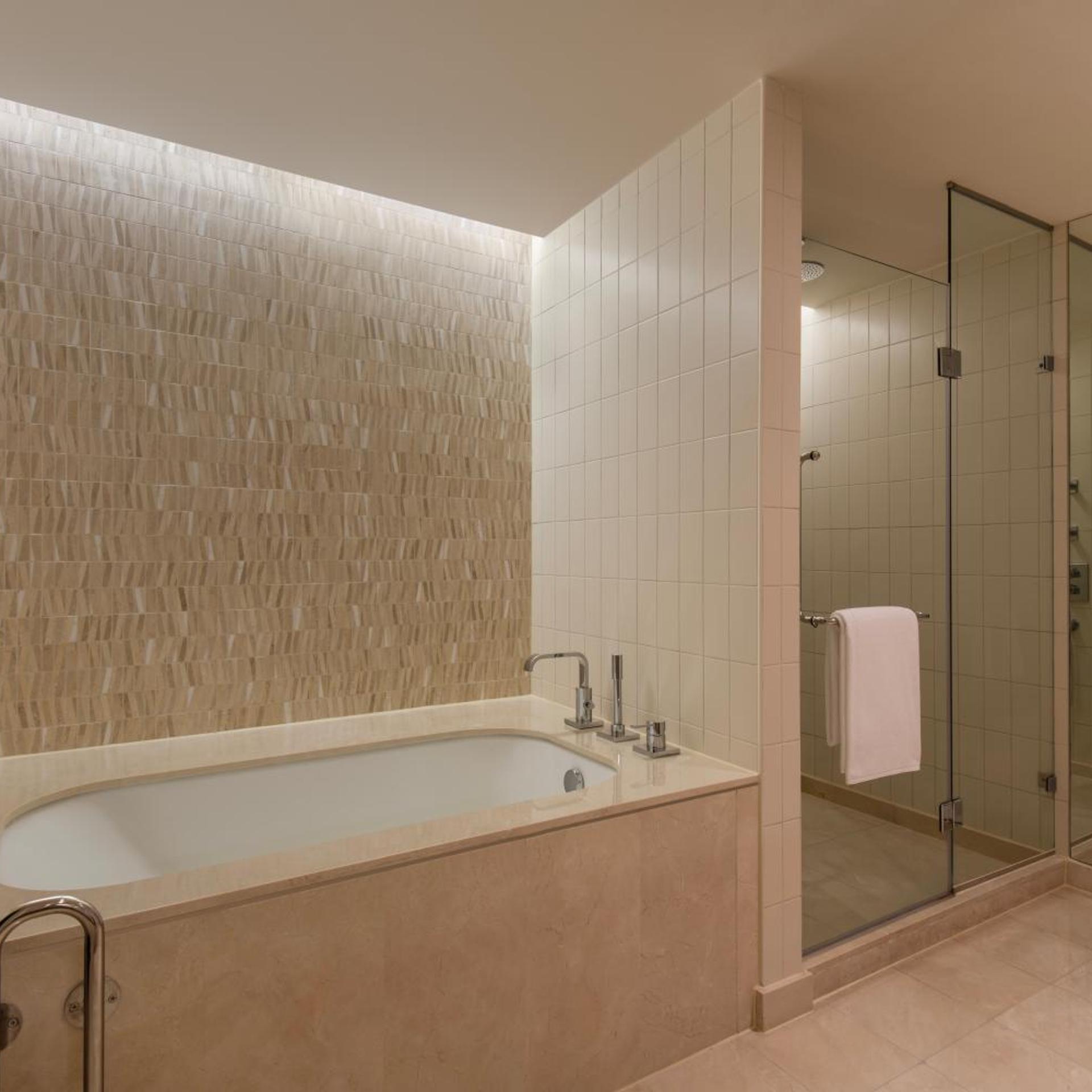 1 Bedroom, Witty, Apartment, King Bed, City View، W Doha 6/7