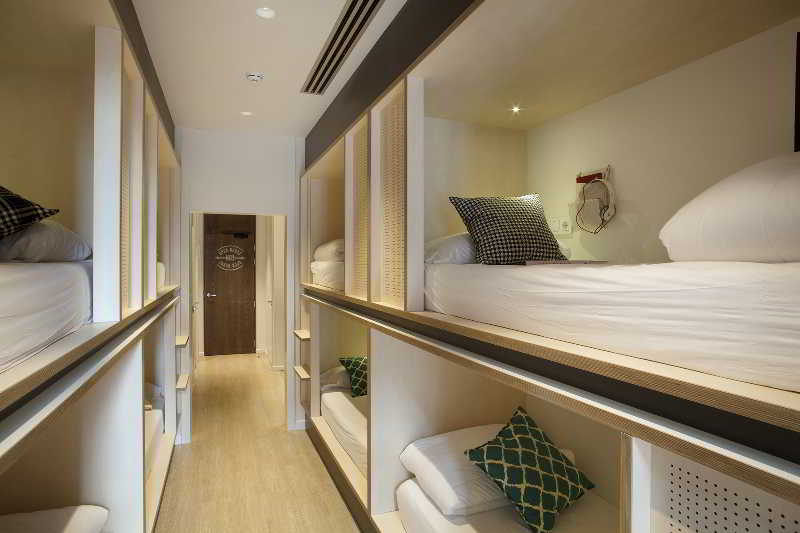 Mixed Dorm, 8 People