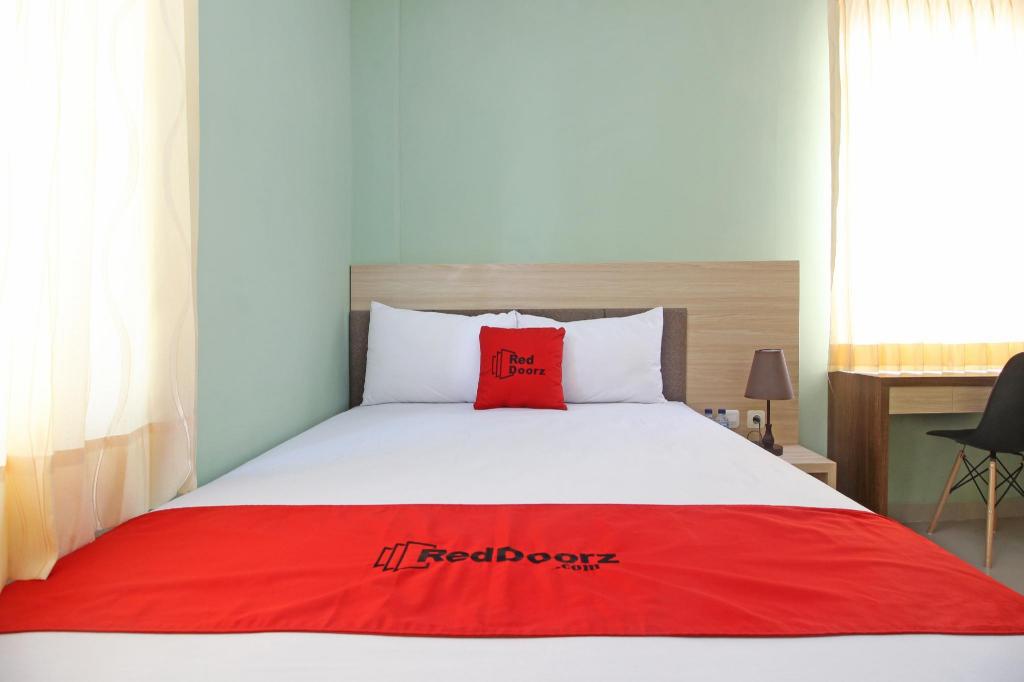 RedDoorz near Solo Balapan Station 6/18