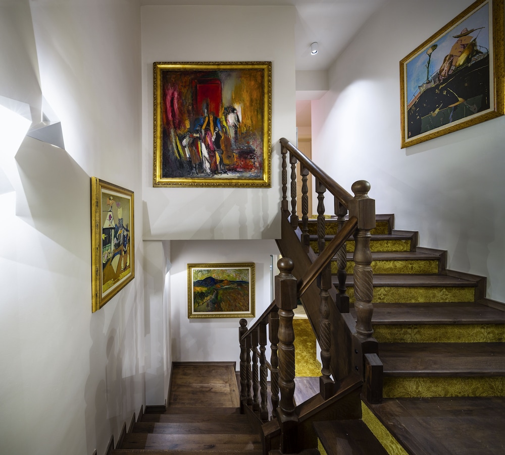 Hotel Gallery 37 45/58