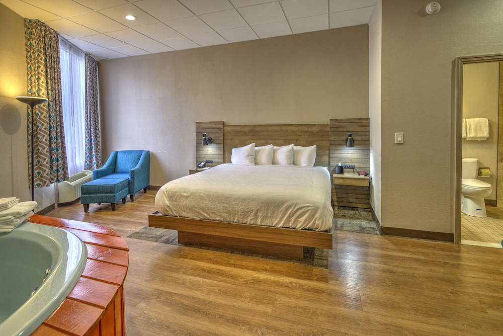 Clarion Pointe Downtown Gatlinburg 7/32