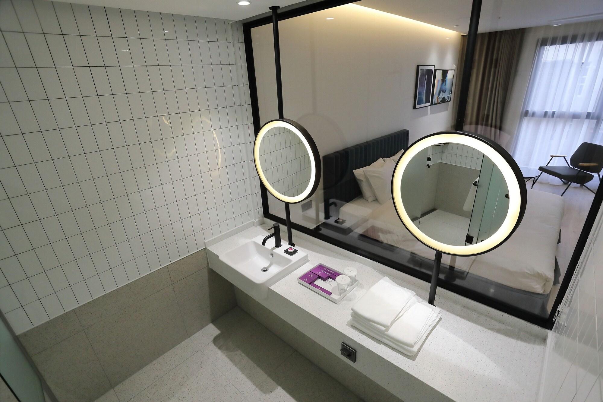 Orchid Hotel 49/50
