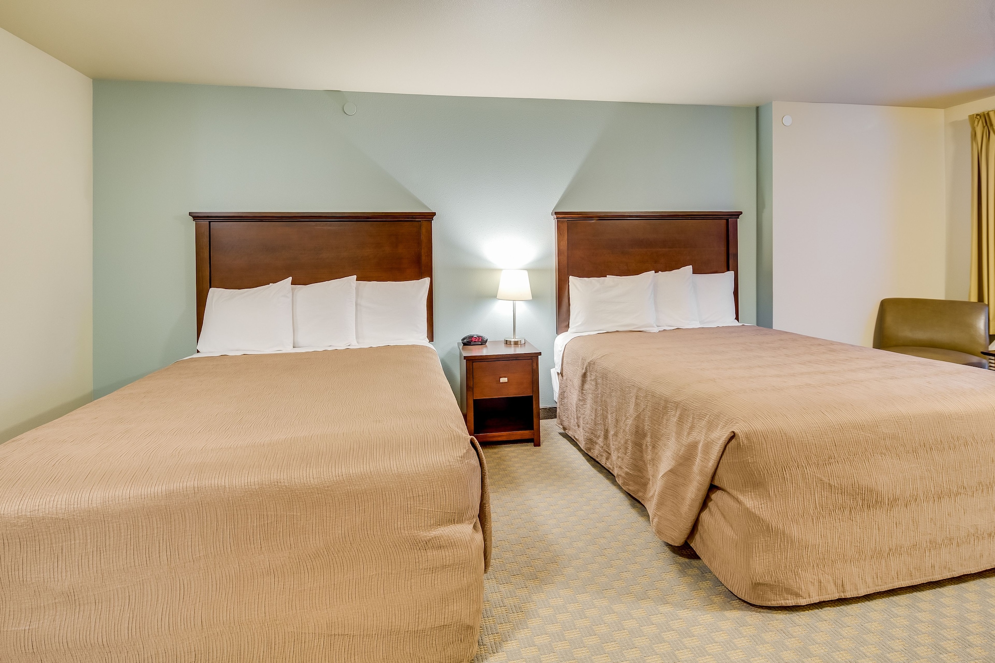 STUDIO, 2 QUEEN BEDS