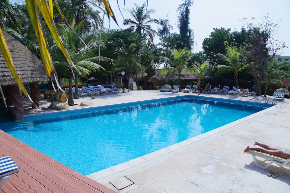 Bougainvillees Hotel 33/36