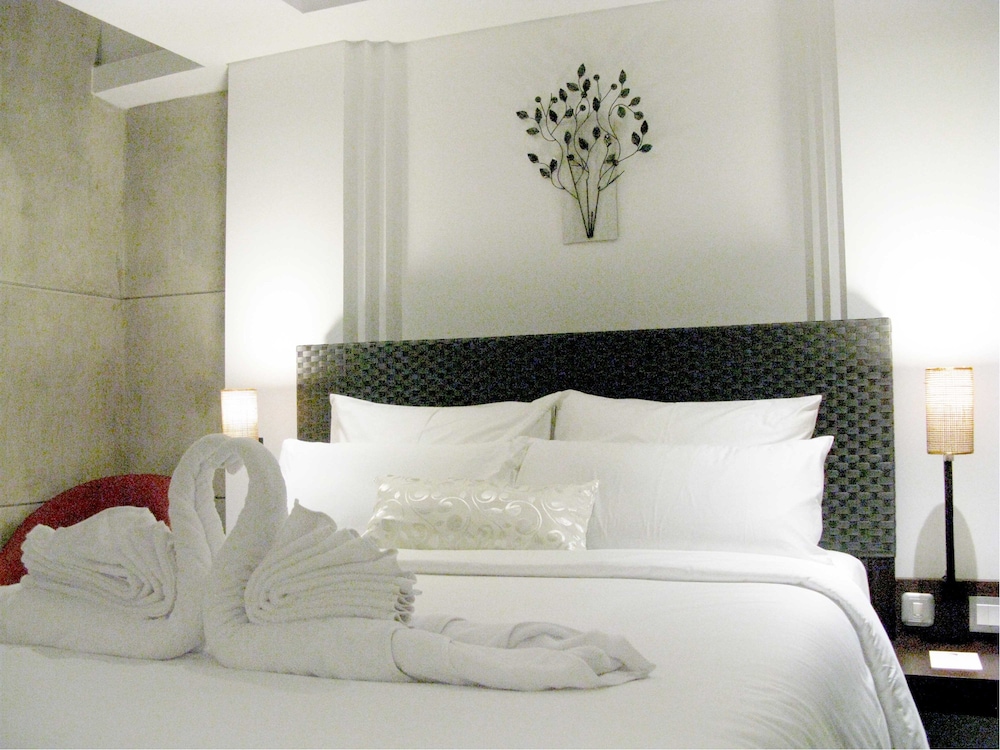Anshel Hotel 9/45