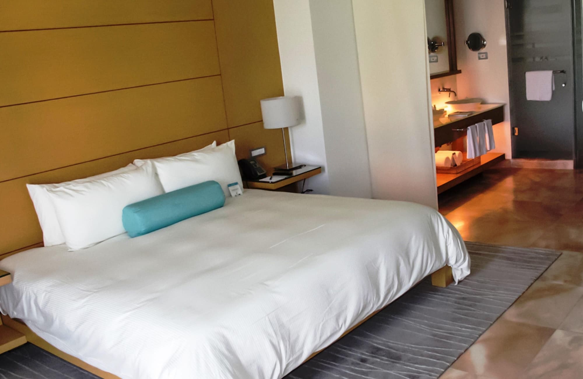 King Bed, Resort View