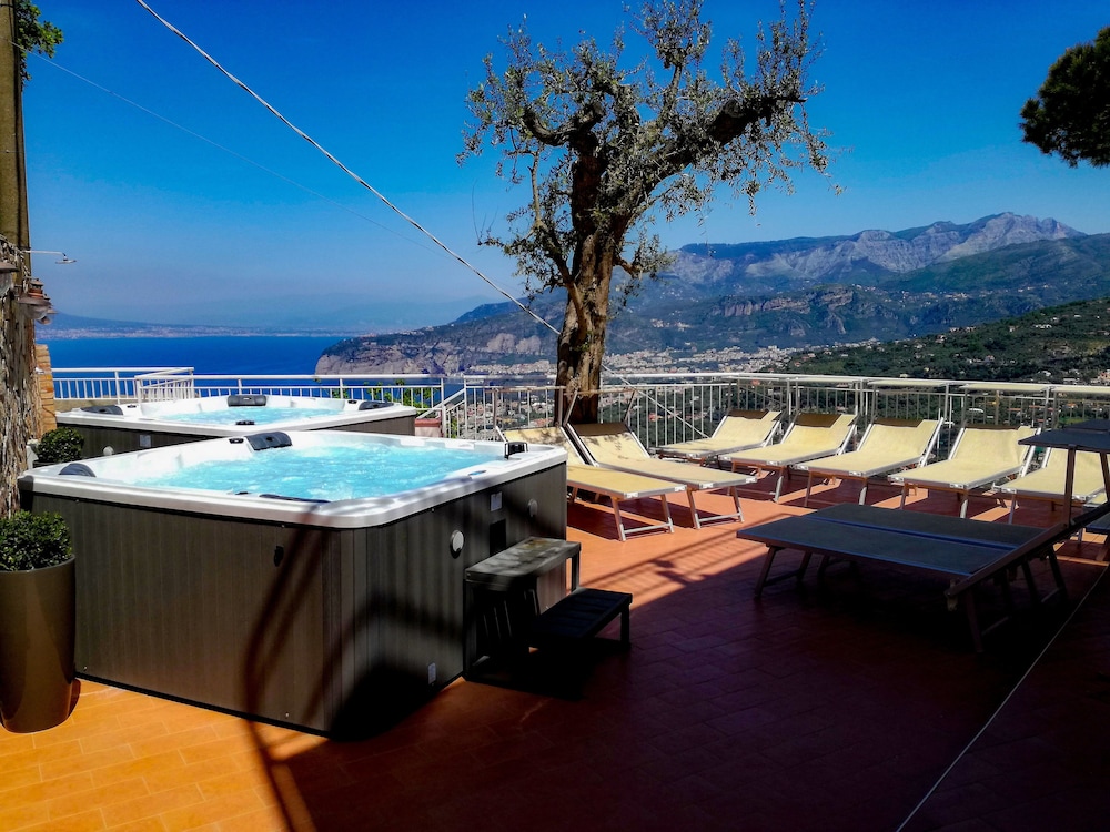 Villa Fiorita 1/53