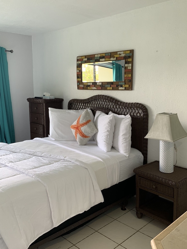Flamboyan On the Bay Resort And Villas 25/61