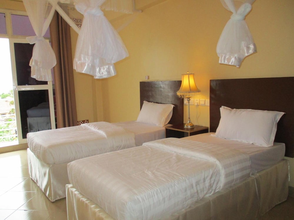 Pulickal Airport Hotel 20/50