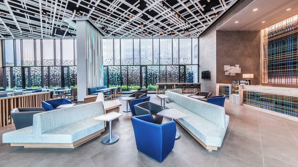 Holiday Inn Express Bangkok Soi Soonvijai 24/42