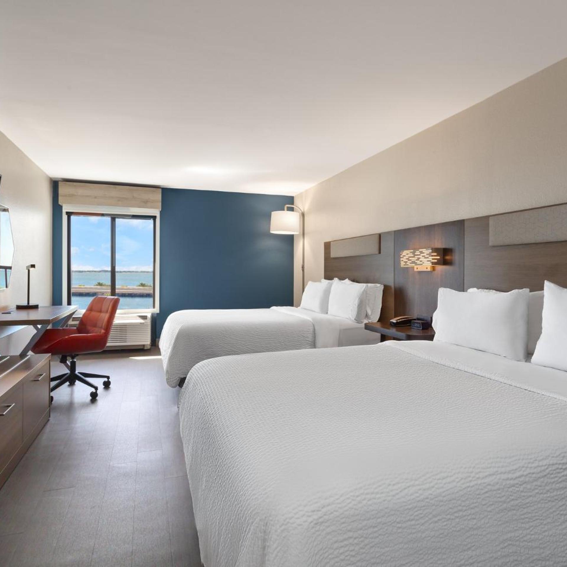 Room, Twin Beds, Bay View