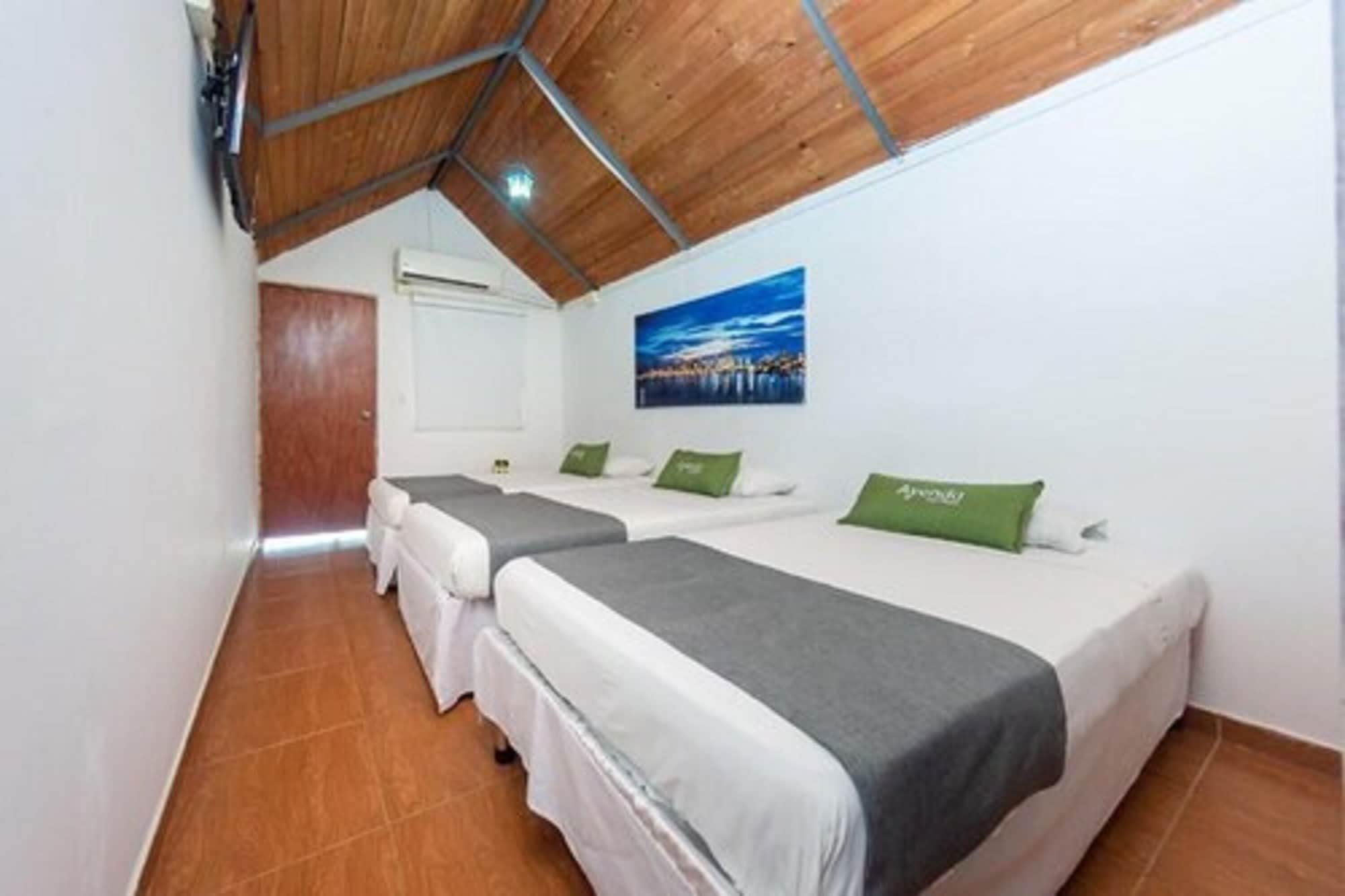 ROOM, TRIPLE