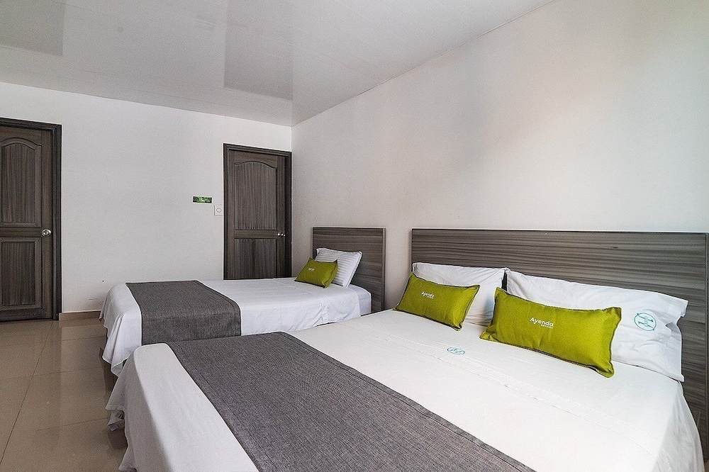 Hotel Exito 10/30