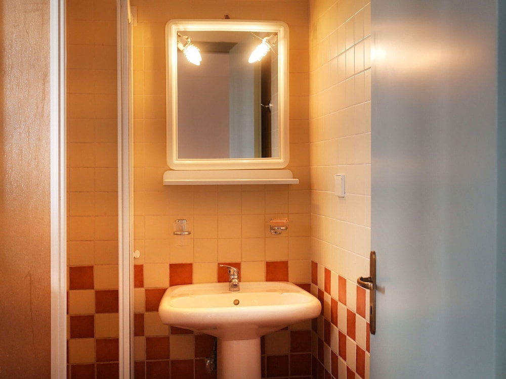 Areti Aparthotel 36/75