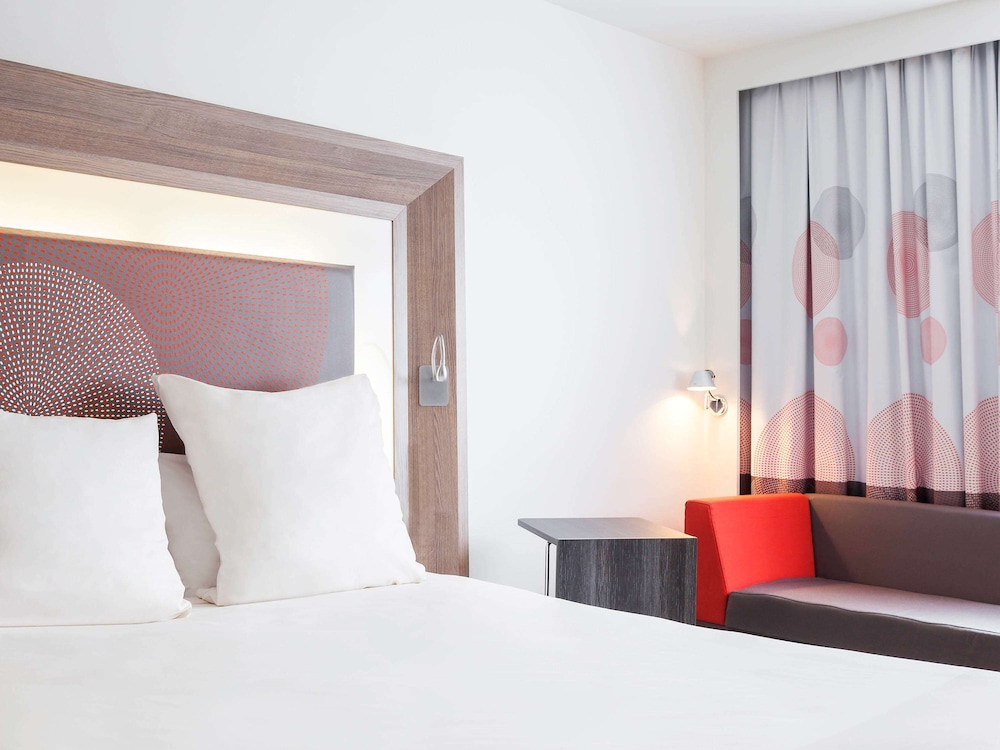 Classic, Double Bed, Sofa, NOVOTEL LILLE AEROPORT 7/10