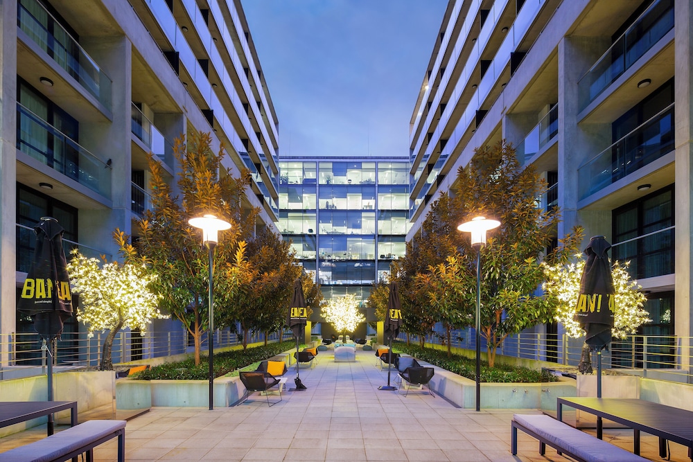 AVENUE HOTEL CANBERRA 54/59