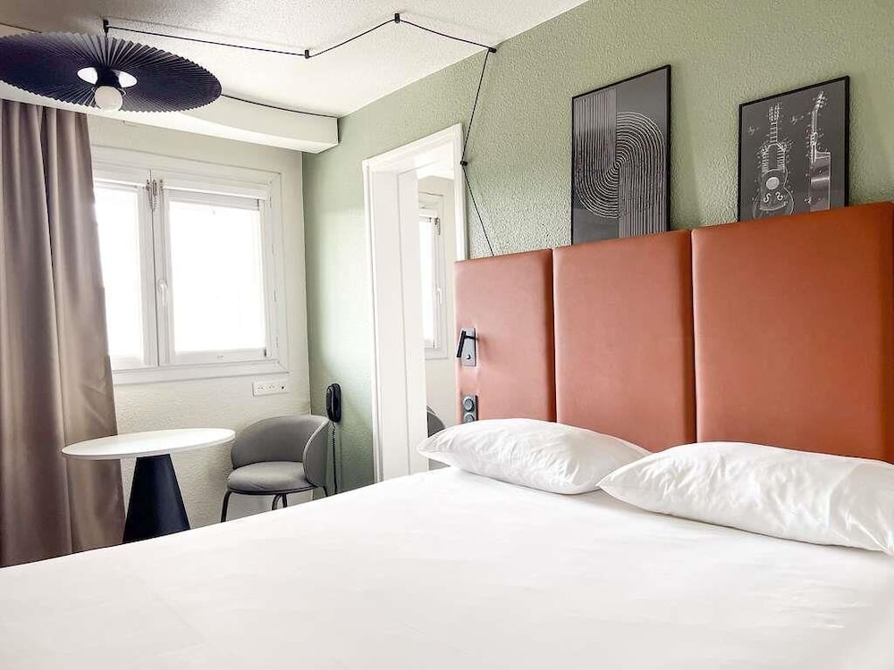IBIS NIMES OUEST 26/67