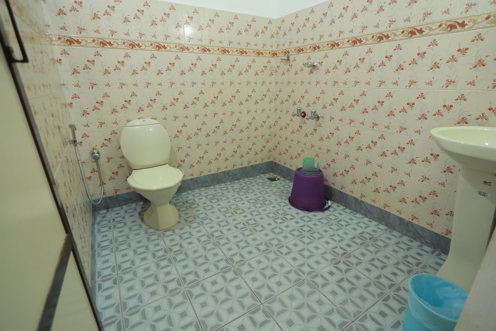 Hotel Srinivas 65/65