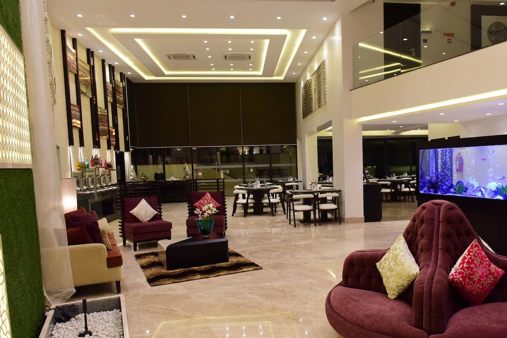 The Flora Grand 41/49