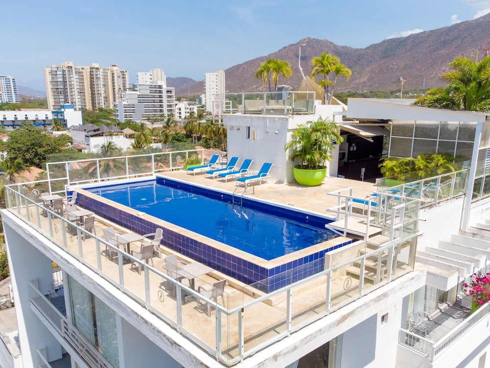 Santorini Hotel And Resort 4/87