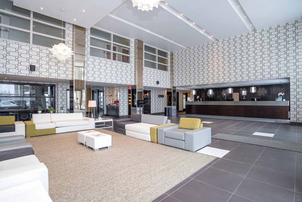 Sandman Hotel & Suites Calgary South 8/65