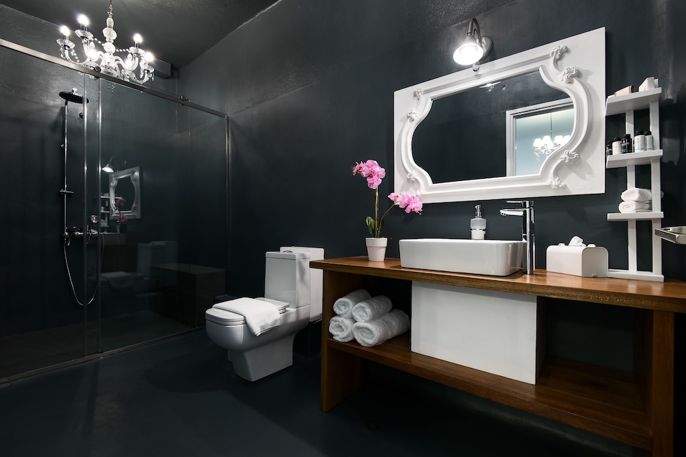 Riva Suites 50/50