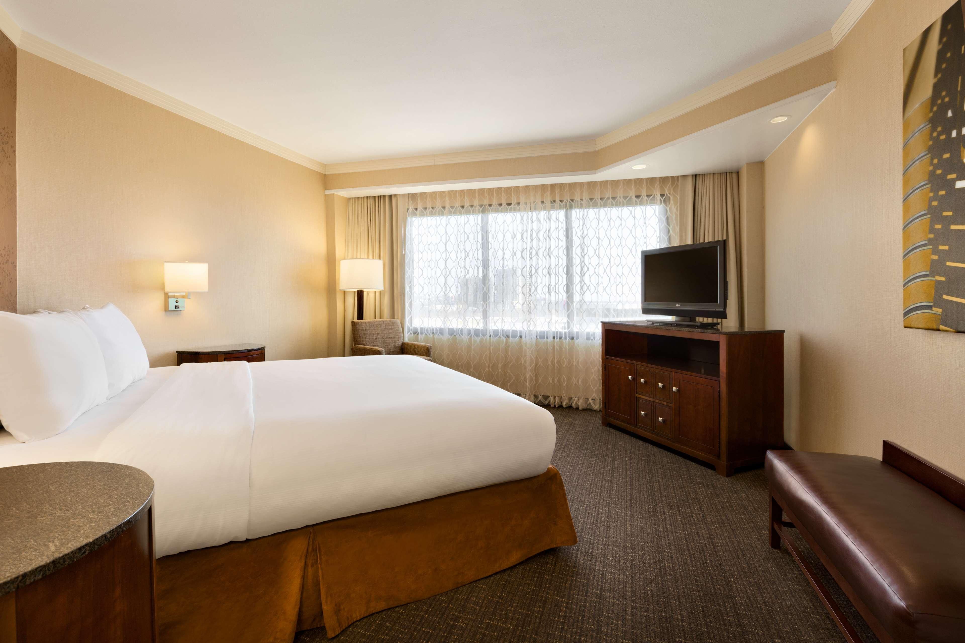 2 ROOMS, PREMIUM, SUITE, KING BED