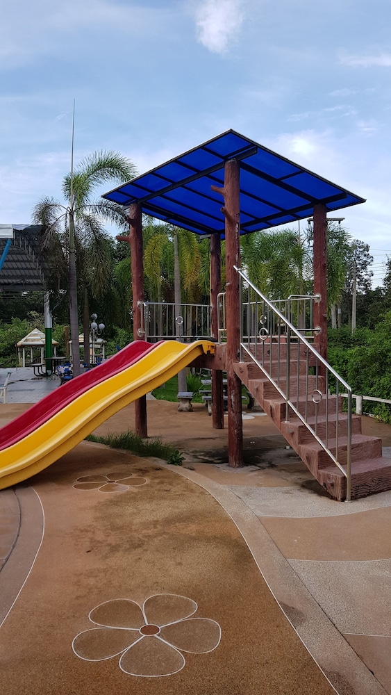 Others, Rainbow Resort, Phen