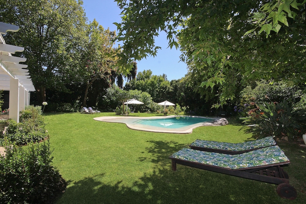 Beluga of Constantia Guest House 25/42