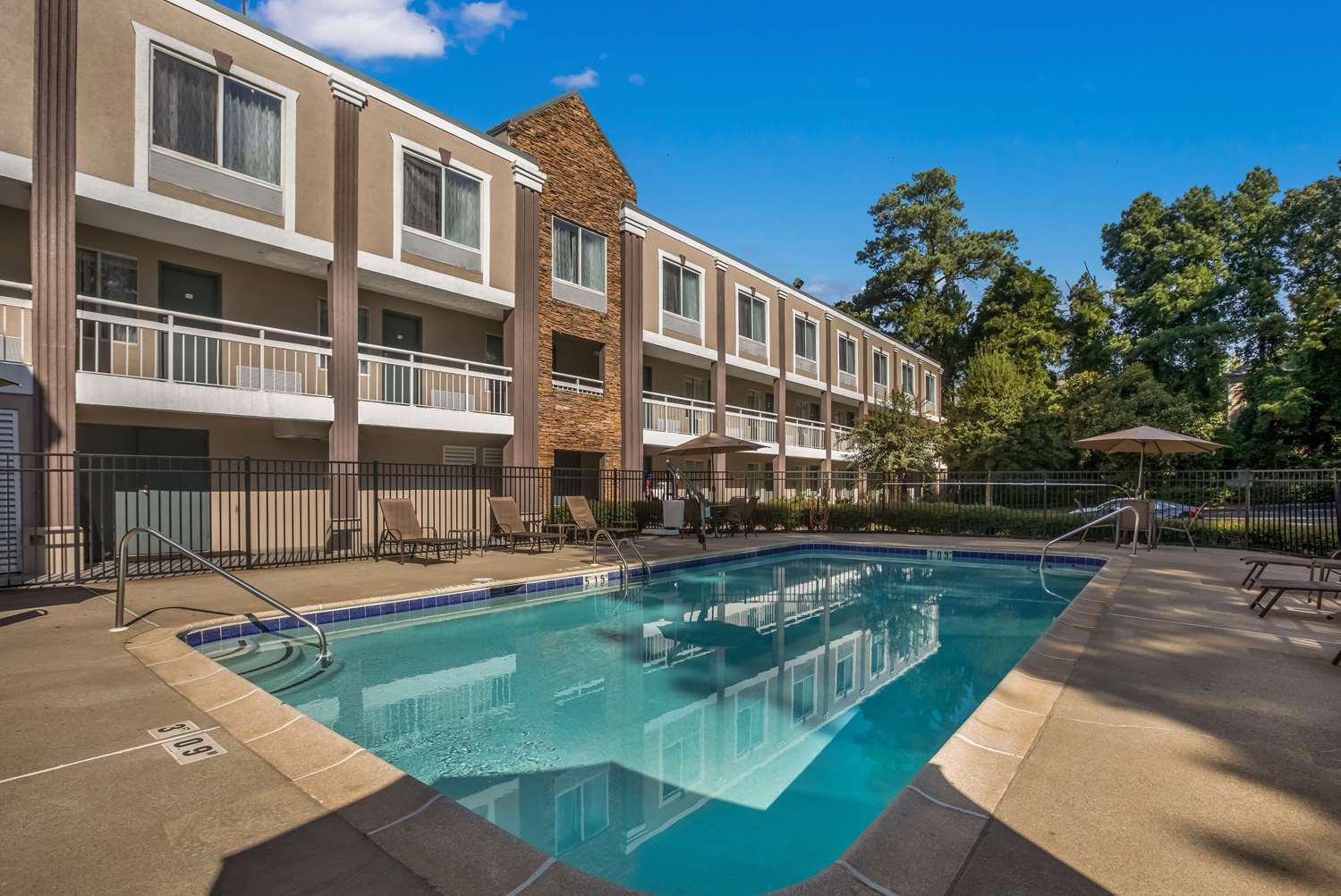 Quality Inn Northlake 2/34