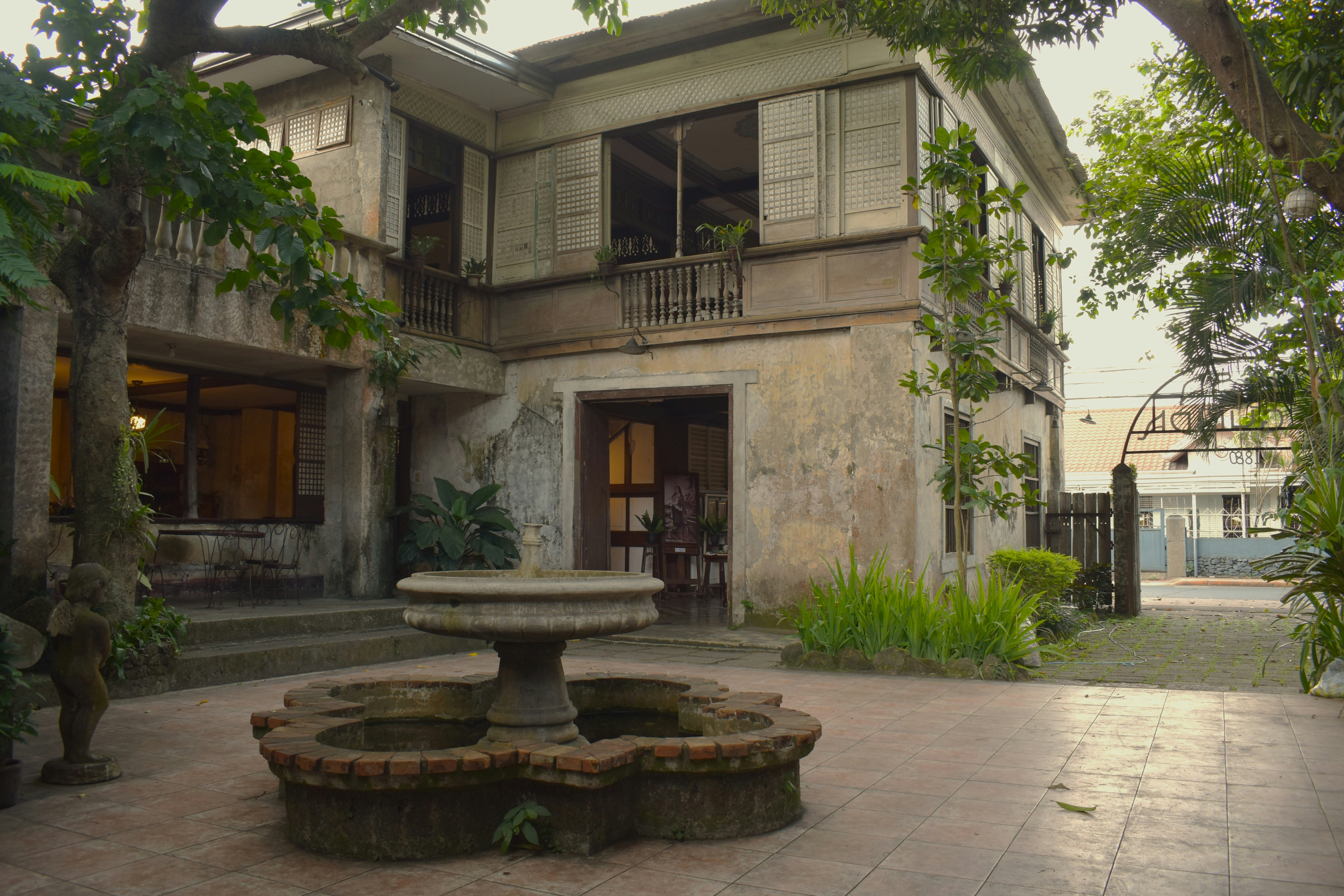 Holiday Inn & Suites Batangas Limapark 2/50