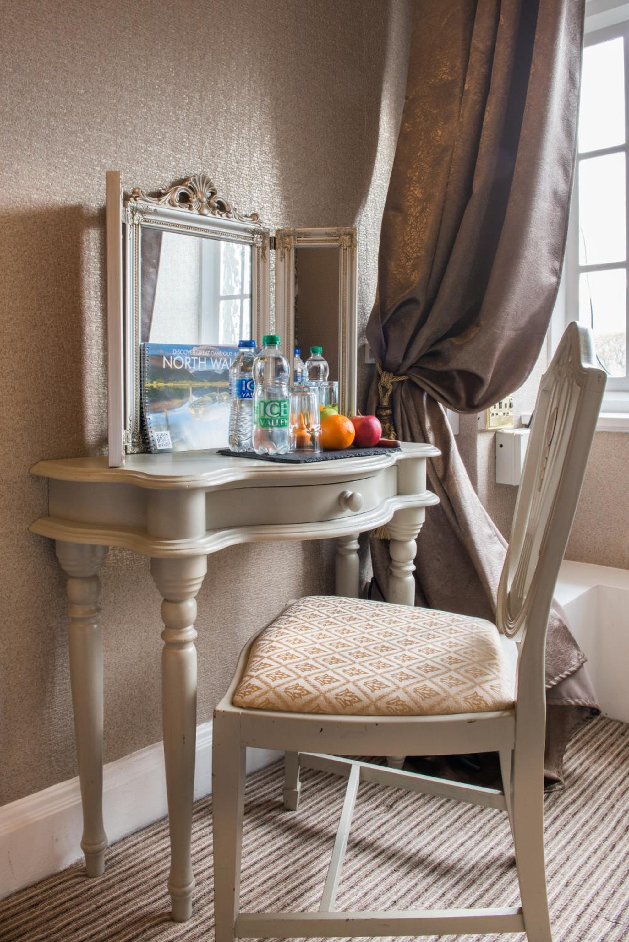 Maenan Abbey Hotel 36/44
