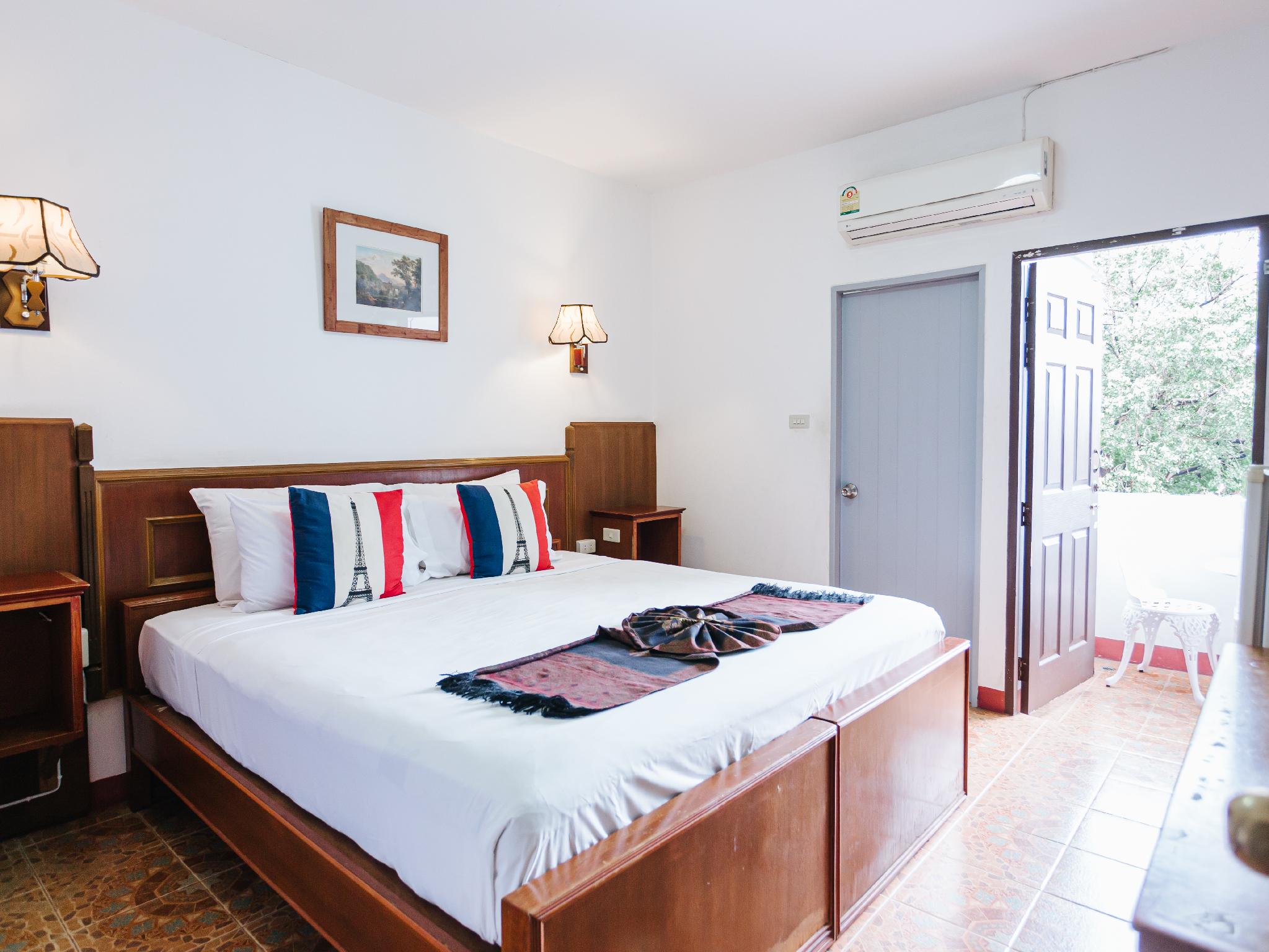 Room, Queen Bed, Balcony