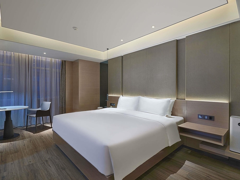 Privilege, King Bed