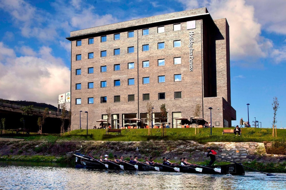 Holiday Inn Express San Sebastian Errenteria By Ihg 2/47