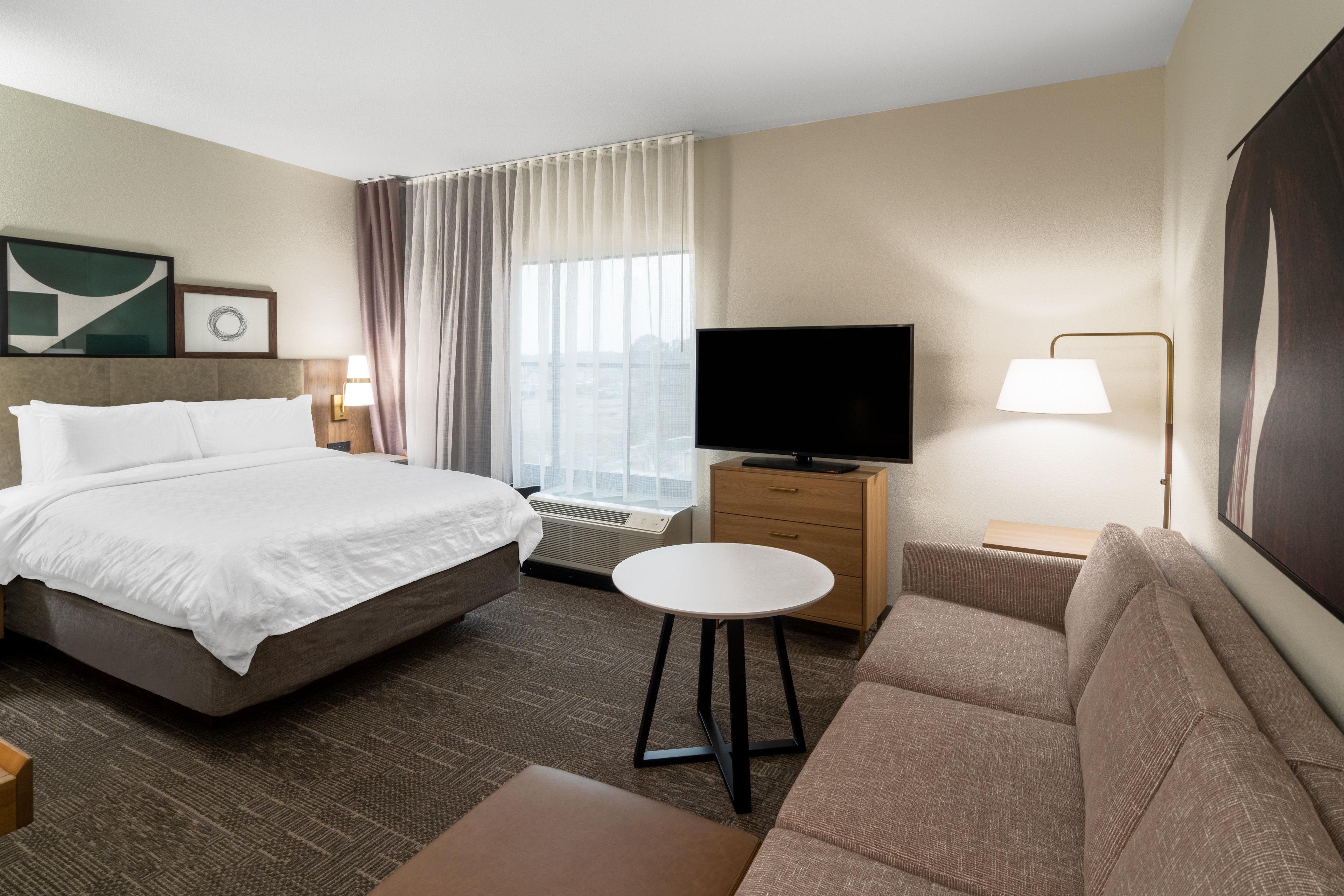 Studio, Queen Bed, Accessible