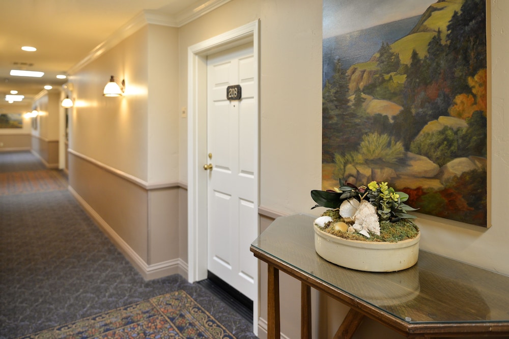 Sand Pebbles Inn 21/34