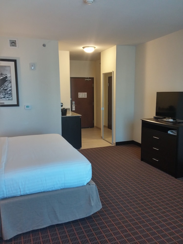 Holiday Inn Express Suites Golden Denver Area 9/45