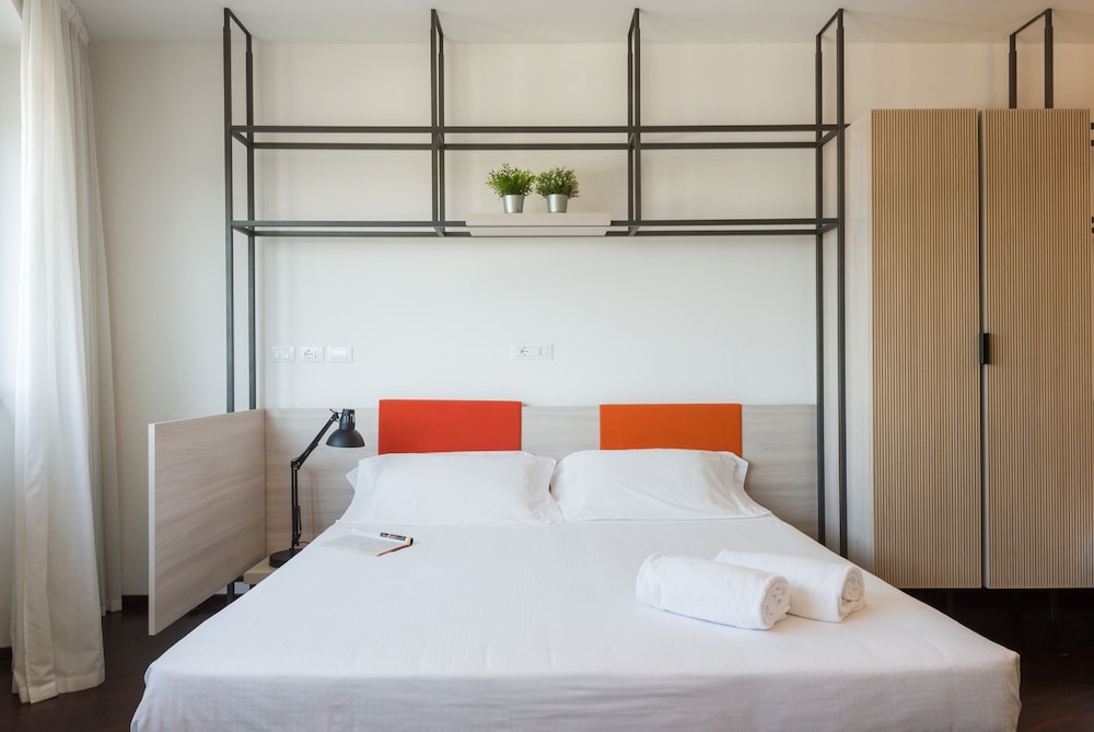 STANDARD, DOUBLE BED
